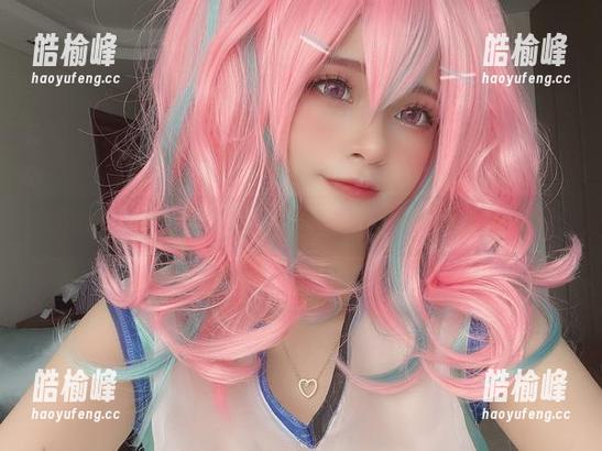 Azami Azami的私拍作品,虞美人女仆,双重魅力的碰撞