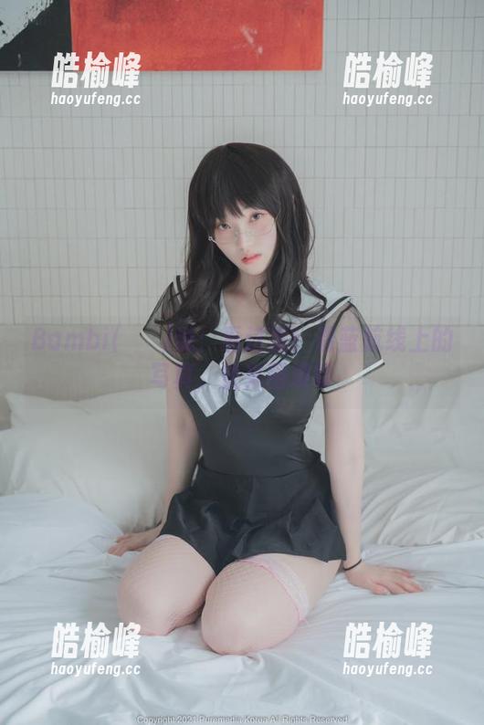 Bambi(밤비)说：看这里！碧蓝航线上的写真，快来围观呀