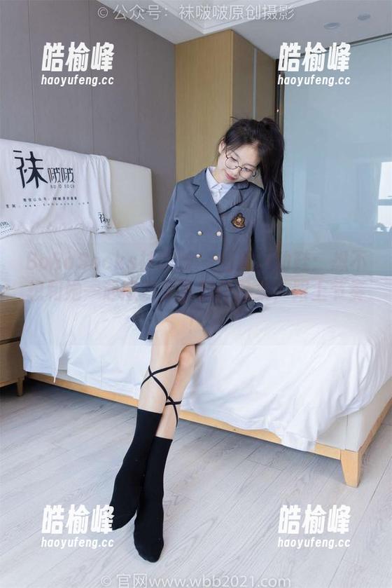 BoBoSocks袜啵啵-周周 BoBoSocks袜啵啵 - 周周运动鞋:想不想和她一起撒野?下载作品集,跟上节奏!