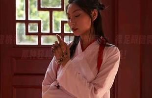 MiiTao蜜桃社 - 梦乃Mandy最新图片：裸足跟随微风起舞，那种轻松感，让人忍不住脱鞋！
