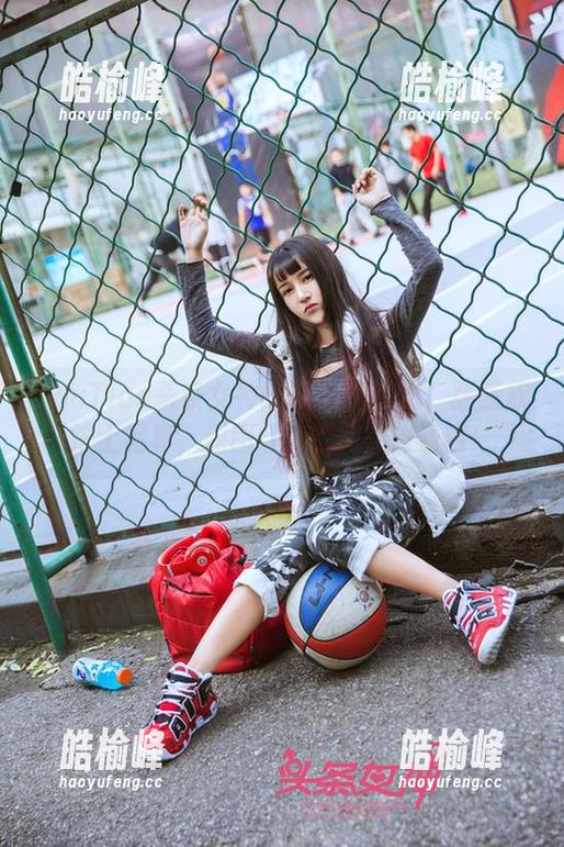 TouTiao头条女神 - 哎呦不错哦！张蓝欣护士写真，原图让人瞬间想去看病！
