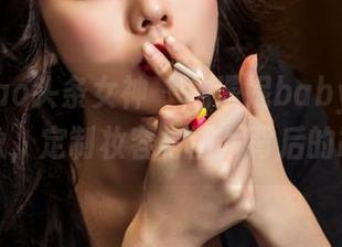 TouTiao头条女神 - 杨漫妮baby的兔女郎形象，定制妆容与图片背后的故事！
