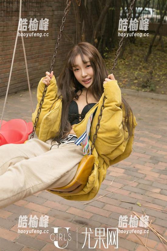 UGirls尤果网-孟思雨 UGirls尤果网 - 套图回眸:孟思雨的温柔,像是初春的风