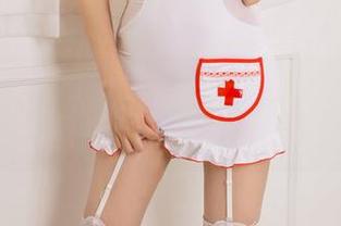 UGirls尤果网 - 王瑞儿的红裙图集：私房里捉住的光影流转