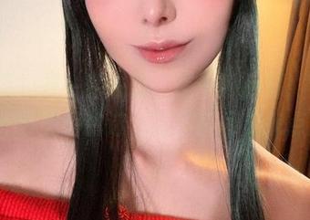 红裙不只是一件衣服,是一种心情!Vinnegal美图精选,让你瞬间变焦点!