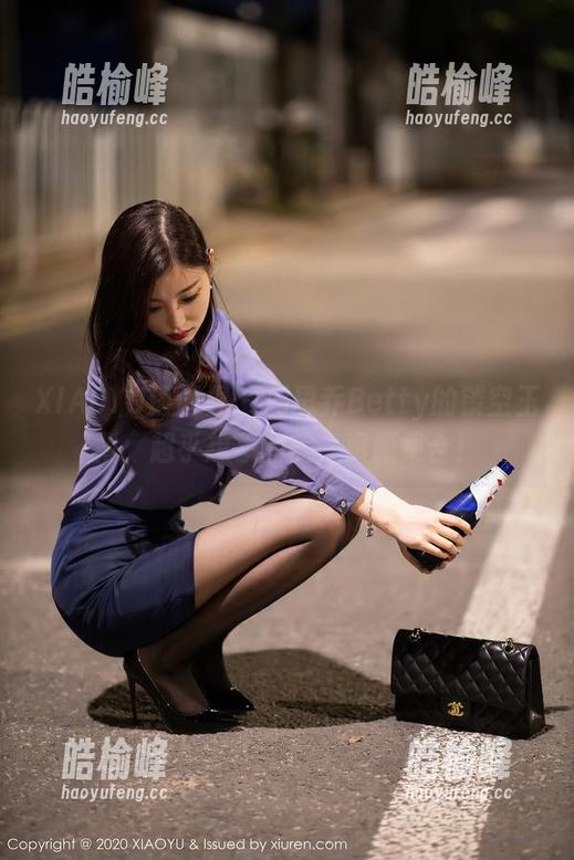 XIAOYU语画界 - 周思乔Betty的镂空玉背：超乎想象的美，资源集合！