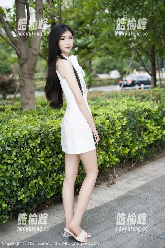 Xiuren秀人网-tina甜仔 Xiuren秀人网 - tina甜仔小姐姐的皮衣写真福利,那种眼神简直让我心跳加速!