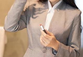 Xiuren秀人网 - 在泳池与刘钰儿相遇，原图分享：水珠滚落的瞬间，真的好沁人心脾！