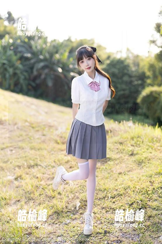 Xiuren秀人网 - 一起来感受小肉肉咪的职业装美感，不断更新的美图，吸引你的目光！