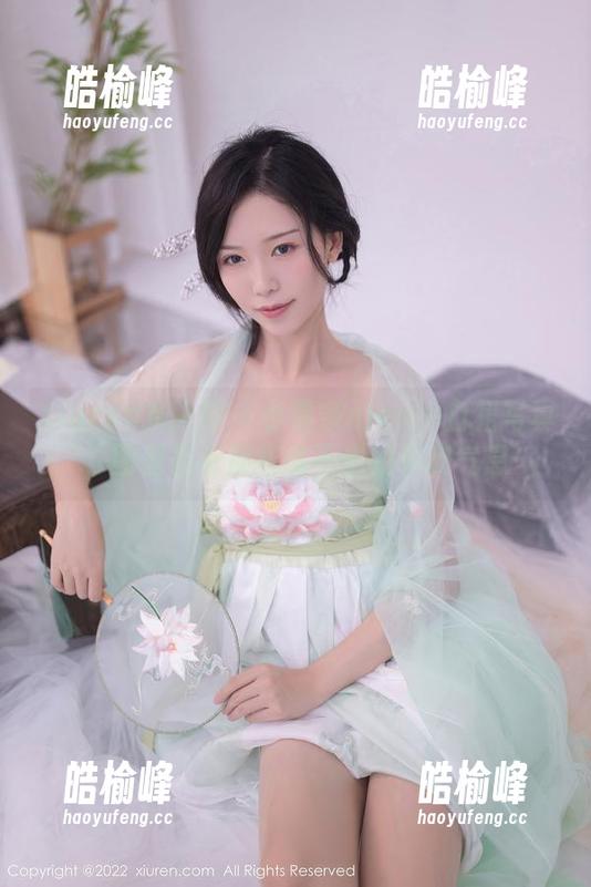 Xiuren秀人网-小薯条nienie Xiuren秀人网 - 小薯条nienie白裙写真,图里藏有那些说不出的调皮气息