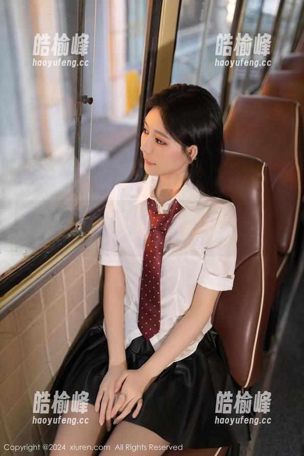 Xiuren秀人网 - 岁小岁的水手服：原图中悄悄流露的浪漫