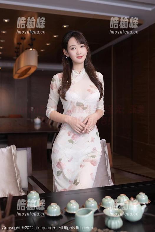 Xiuren秀人网 - 高跟鞋与无圣光：张美荧的时尚悄悄话图包！