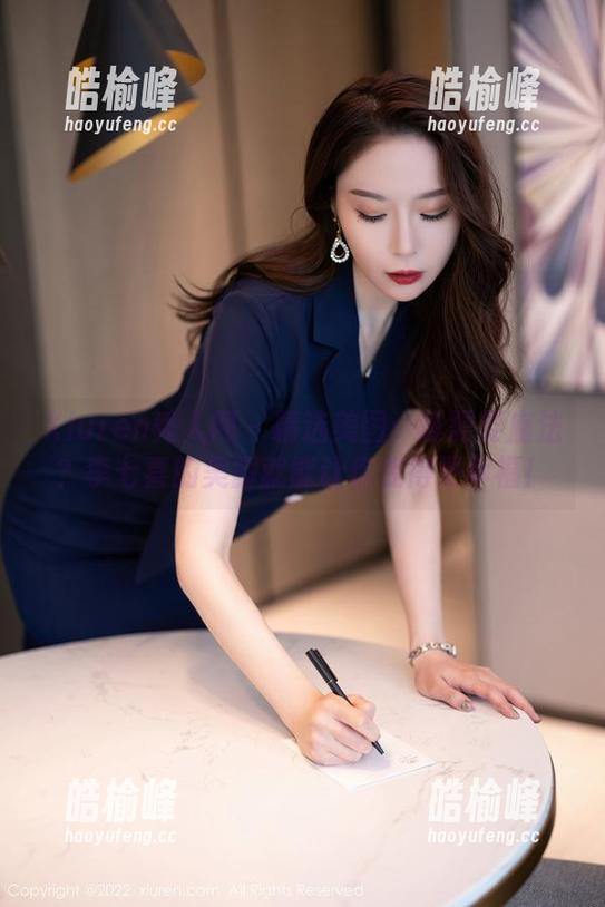 Xiuren秀人网 - 精选美图：谁需要魔法？李七喜的美脚就能让你变得更幸福！