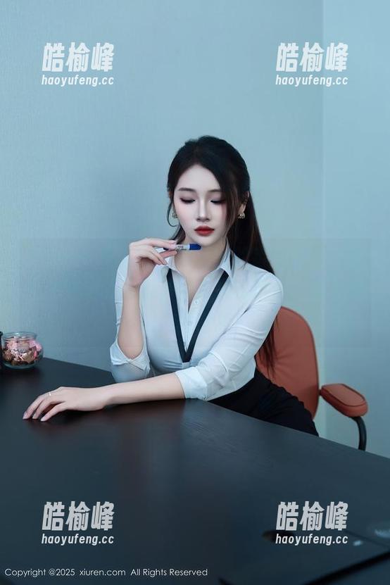 Xiuren秀人网 - 李金金的镂空图包，细节之处透着玄机，快来探秘这个‘透’彻底底的世界！