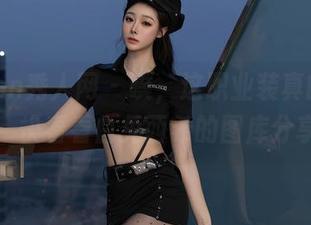 Xiuren秀人网 - 噗，这职业装真的很会玩，快看看白兔西希的图库分享！