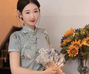 Xiuren秀人网 - 原图：糯米NM与泳池的那些优雅瞬间，图册里能不能再添点火热？