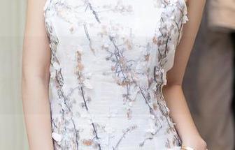 Xiuren秀人网 - 制服写真里的赵万灵，简直是一出精彩的图片秀！