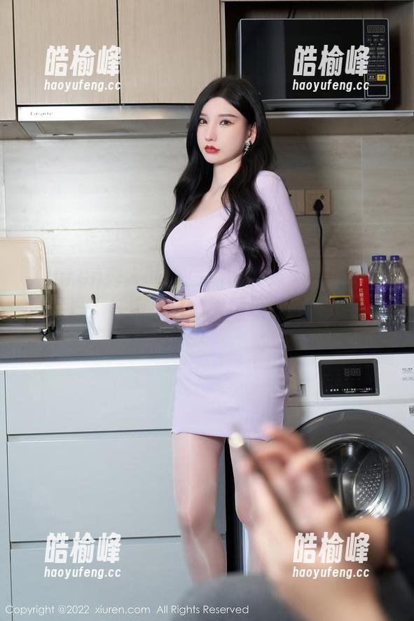 Xiuren秀人网 - 闫璐璐学妹：你以为只是写真？其实是‘放大镜’下的青春合集！