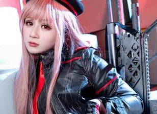 Zyra秋比基尼观看合集：时光隧道里的性感幻想！