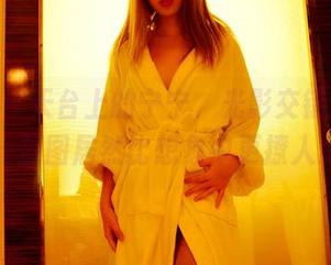 pans - 天台上的宁宁，光影交错的写真，原图居然比想象中更撩人！