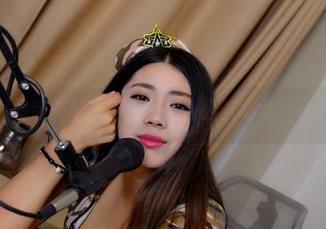 pans - 最新美图:小小短裤,公共场合的私密诱惑。