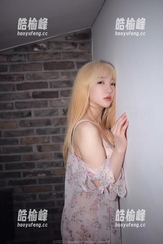 yeeun孙乐乐 yeeun孙乐乐带你高能吃瓜:Loozy办公室女孩的美图图包来了!