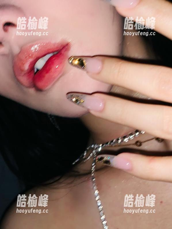 微密圈 - 你知道吗？不爱笑的赛琳的内衣图库让你瞄瞄就想下载。