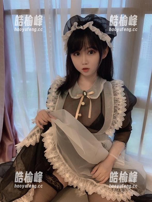 依依超级懒 在依依超级懒的黑丝制服写真中,分享每一个短暂的心跳