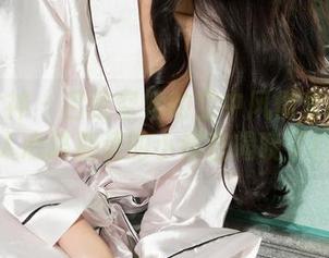 克拉女神 - 吕佳空姐的空中风情套图：让人心跳加速的小秘密揭晓了！