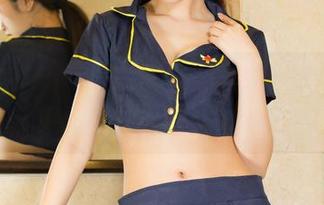 克拉女神 - 私房写真里的周迪短裤，光是想想就让人心跳加速。