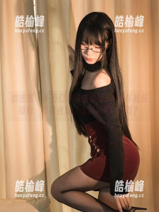 微密圈 - 十万口草莓粥粥的2023年舰长福利：写真合集，谁说只要吃草莓？