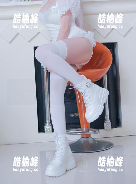 千夜未来 想要吸引别人目光吗?千夜未来的蒂法连衣裙为你准备好,下载一试吧!