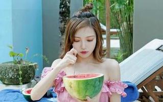 嗲囡囡 - 个性定制的满分纯白，伊蓓Eva这组图片真是让我不由自主想多看几眼，不知道她怎么做到的！