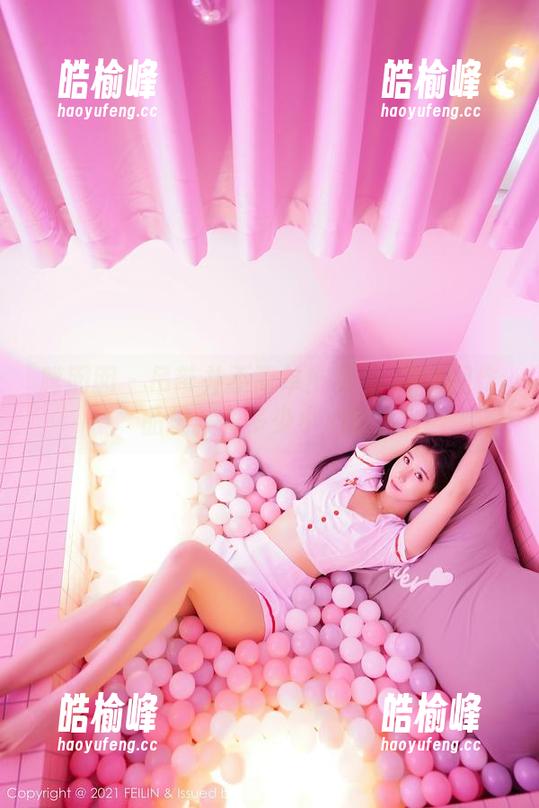 嗲囡囡 - 吊带并不简单！章芃芃的美图作品里藏着多少小心机？
