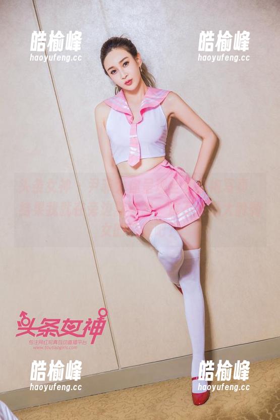 头条女神-尹菲 头条女神 - 尹菲为你呈现全套旗袍写真,结果我就在旁边默默想:这不会是大龄剩女的逆袭吧?