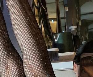 微密圈 - 女刺客不止于杀戮:白色比基尼下的写真魅力