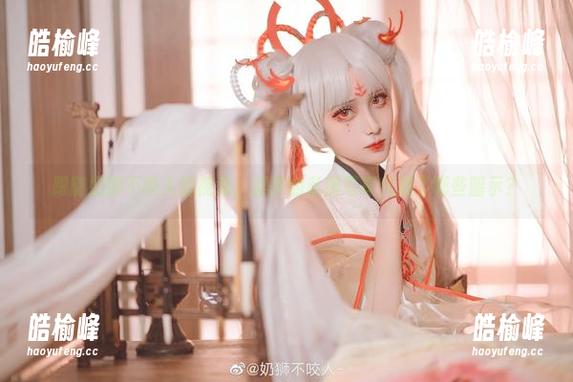 奶狮不咬人 跟随奶狮不咬人的视角,赫萝的私房写真充满了哪些暗示?