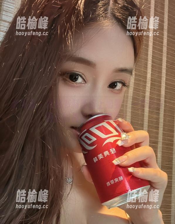 微密圈 - 当秘书制服遇上奶雯：一套图引爆你的视觉探险资源！
