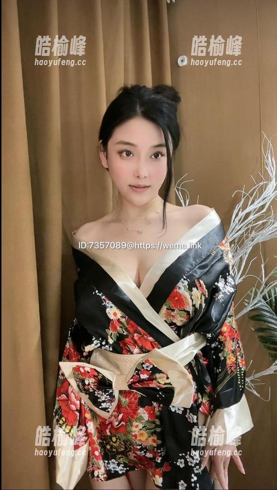 奶雯 微密圈 - 摇曳于黑皮裙,奶雯私拍美图:你绝对不能错过!