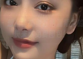 微密圈 - 想直击奶雯红色漏背裙的魅力？快来拿免费图包！