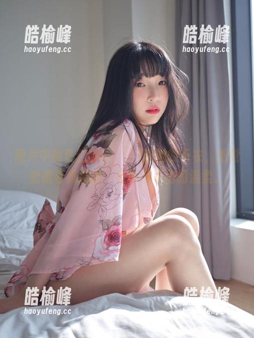 图片中的姜仁卿(강인경)和她的毛衣，感觉就像春风拂面，有种说不出的温柔。