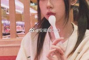 樱桃小嘴与连衣裙：安曜曜高清写真集，适合午后茶歇的眼福！