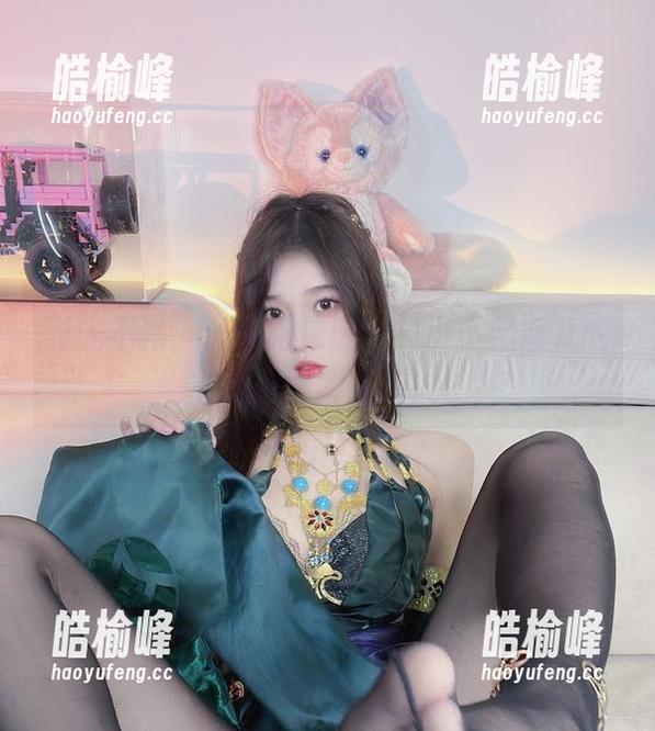 小小奶瓶儿 时光不再,连衣裙依旧——小小奶瓶儿的最新图集来了!