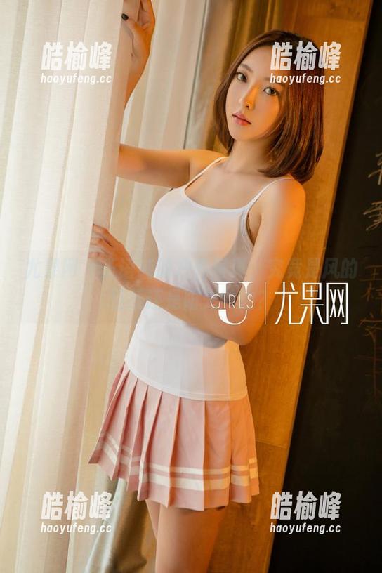 尤果网-王语纯 尤果网 - 王语纯的户外写真,究竟是风的轻抚还是阳光的吻?