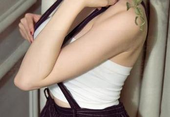 尤果网 - 在诗朵雅的牛仔裤图集中，寻找不经意的性感，快来下载吧！