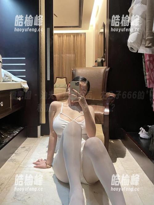 微密圈 - 油光正亮的背后，左公子666的私房图集究竟有多撩人？
