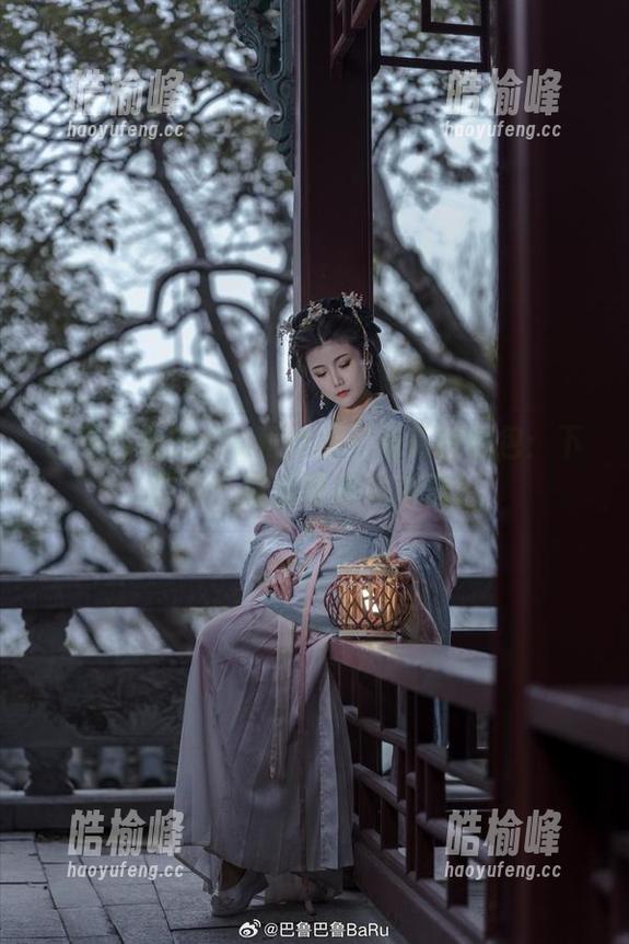 巴鲁巴鲁BaRu 巴鲁巴鲁BaRu和她的尼禄花嫁图包:下载后,甜蜜到不知所措!