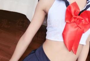 私拍时光：在布丁大法的镜头下，覆盆子眼镜娘的真实一面