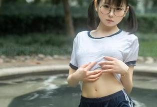 清纯的瞬间：幼水铃衣的cos，像是涟漪荡漾的水面