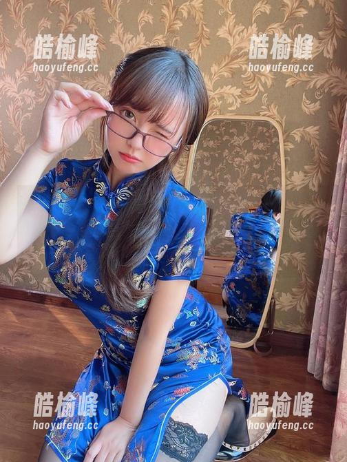 张思允 微密圈 - 高跟鞋作品分享:张思允的脚步声在我心里回响,哎,这踩空的危险我敢不敢尝试?